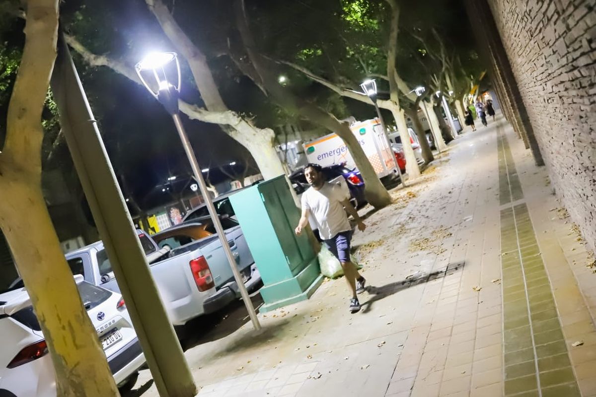 Capital sumó luz peatonal LED, en la avenida Ignacio de la Roza