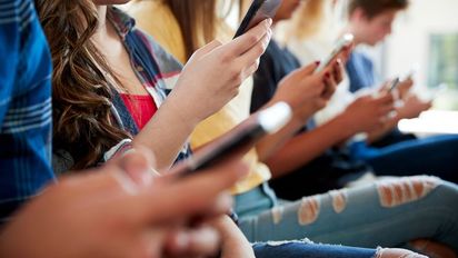 Cuántas horas deben usar el celular los adolescentes