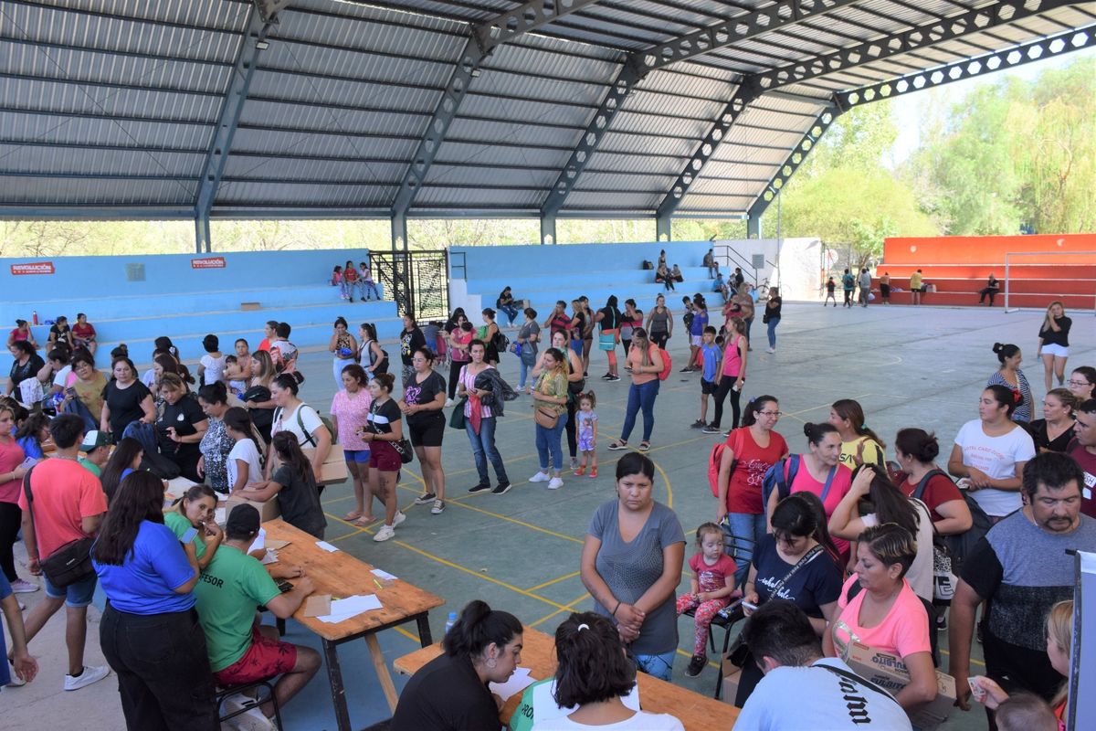 Entregaron más de 700 kits escolares en dos departamentos