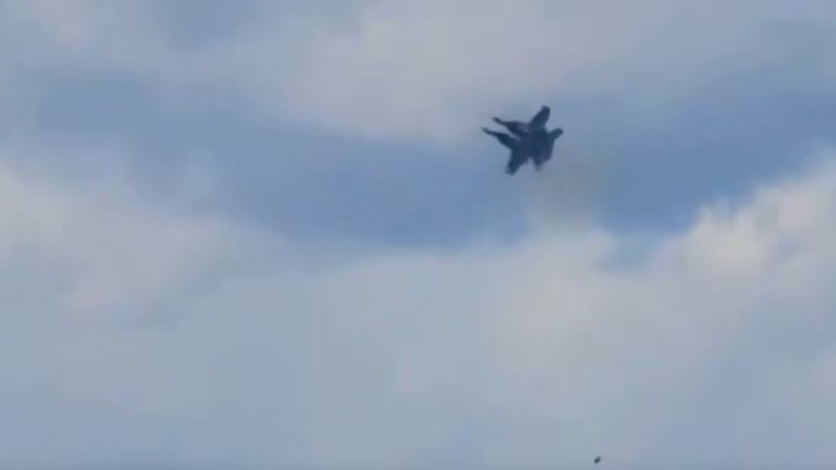 Dos aviones chocaron en pleno show aéreo en una base militar de Estados Unidos