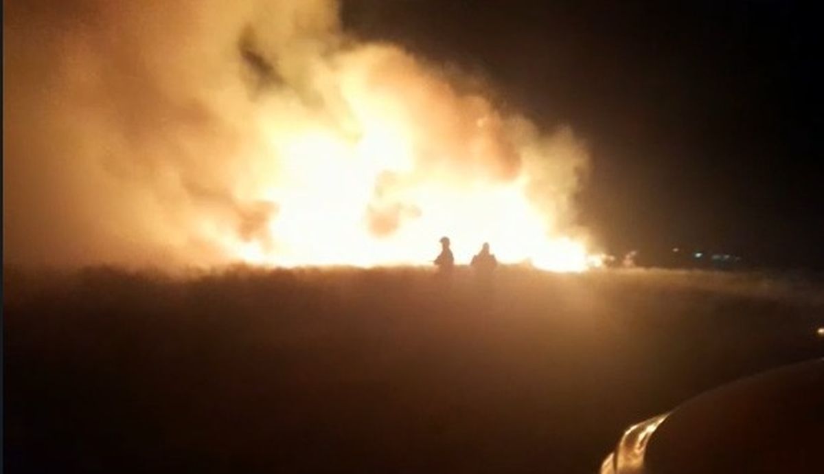 Video: un voraz incendio en el Médano de Oro puso en peligro a una escuela
