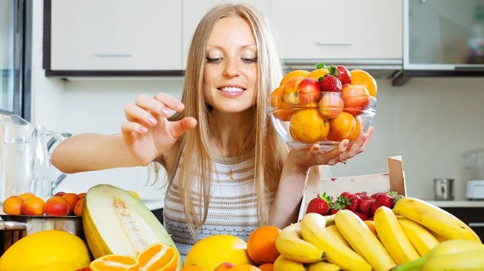 Realidad o mito: ¿comer frutas de noche nos engorda?