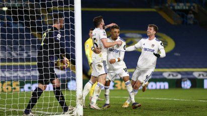 Leeds cortó una racha de dos derrotas seguidas y llegó a los 17 puntos en la Premier. Foto: @LUFC. 