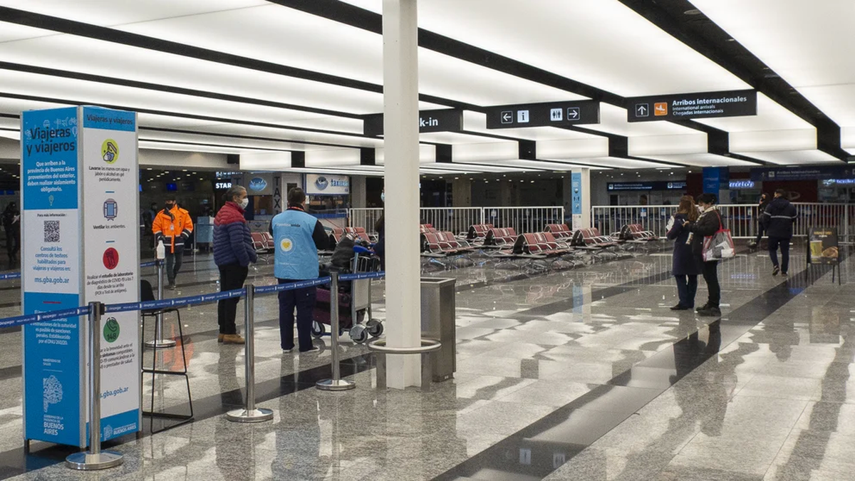 Pese a la nueva ola de Covid, Argentina por ahora no adoptará restricciones