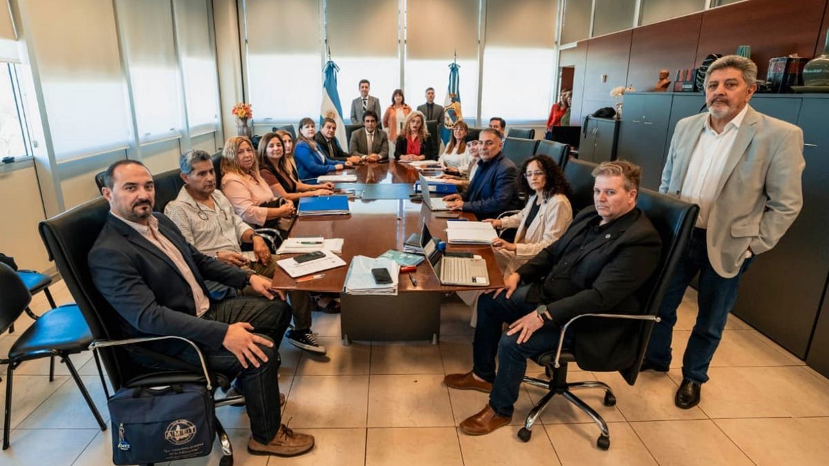 Paritaria docente: reunión decisiva entre gremios y el gobierno