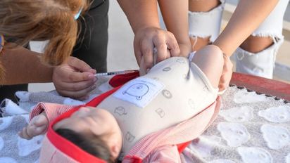 Mañana comenzarán a vacunar contra el Covid a niños de 6 meses a 3 años