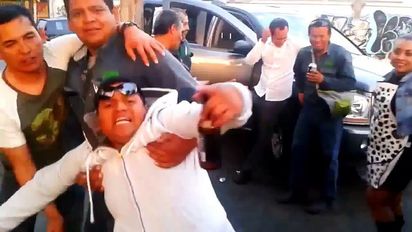 Si ya saben como me pongo, ¿Pa´ qué me invitan? Fue por una cerveza y terminó en la jungla.