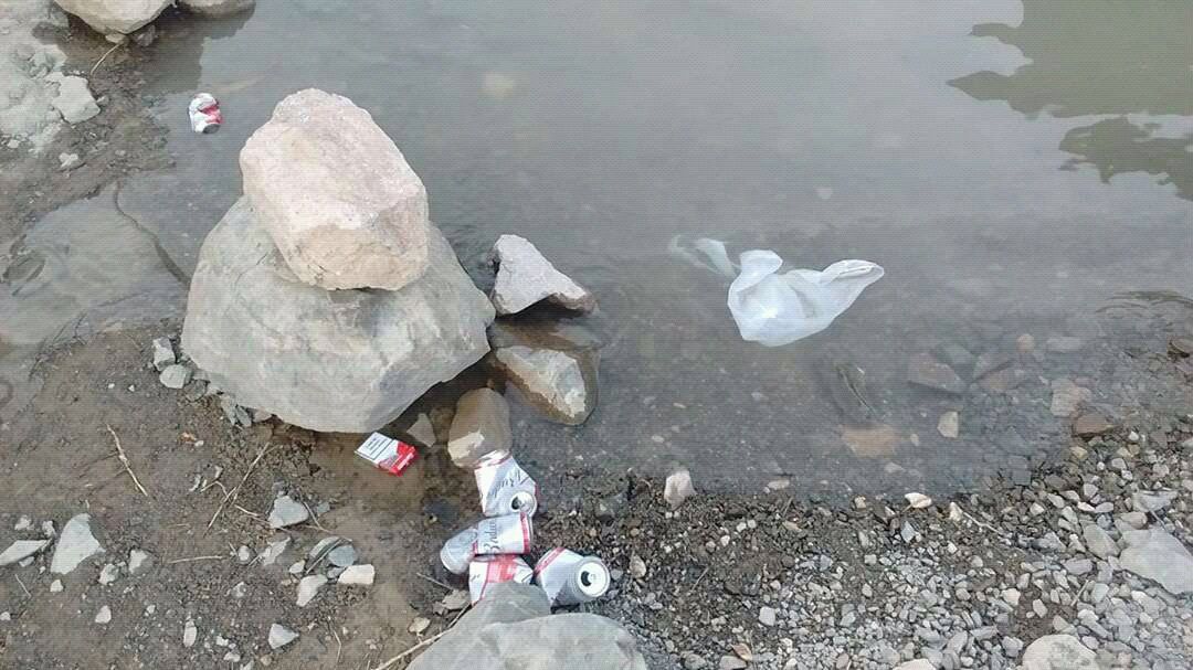 Los lectores se quejan de la basura que dejan en el perilago del Dique Punta Negra