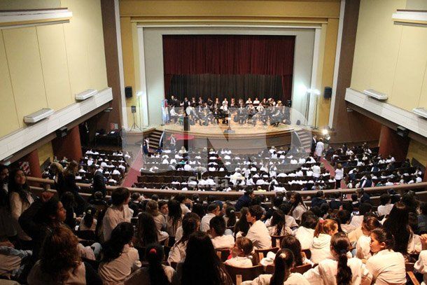 Más de mil estudiantes santafesinos juraron respetar la Constitución Nacional