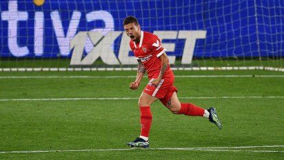 Alejandro Papu Gómez festejando uno de los goles del Sevilla.