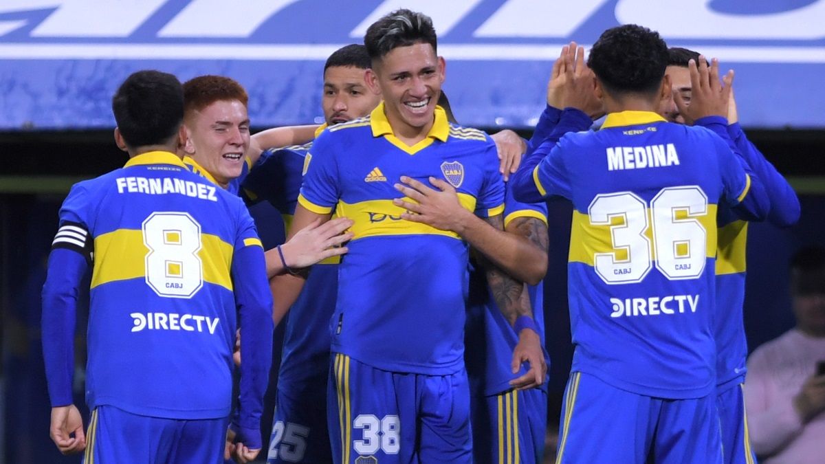 Boca venció a Huracán y se subió a zona de Sudamericana