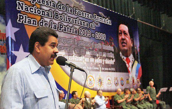 La oposición cree que si Chávez puede firmar decretos, debe aparecer y hablar