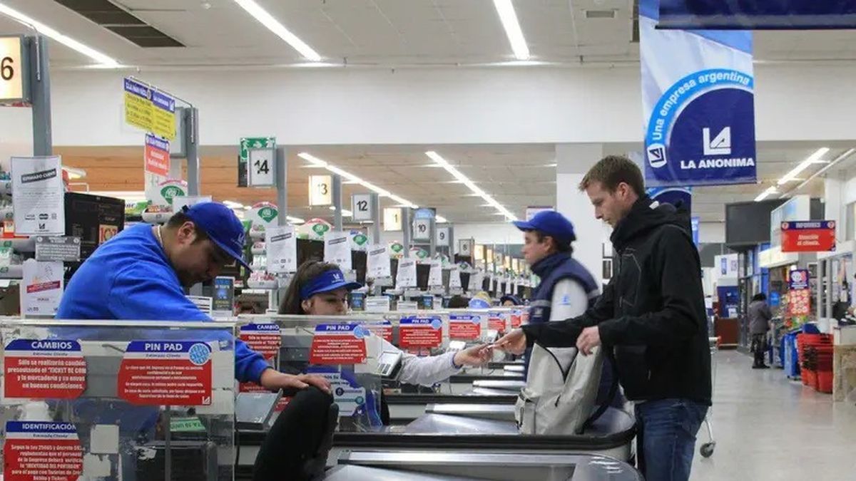 Alerta por estafa: usan el nombre de La Anónima para engañar a jubilados
