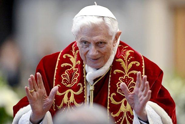 Benedicto XVI se despide de los cardenales del mundo en su último día de pontificado