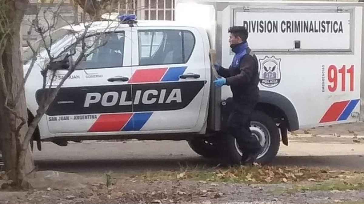 Investigan la muerte de una joven policía hallada en su propia casa