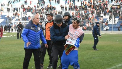 El festejo de Unión, empañado por una batalla campal de hinchas