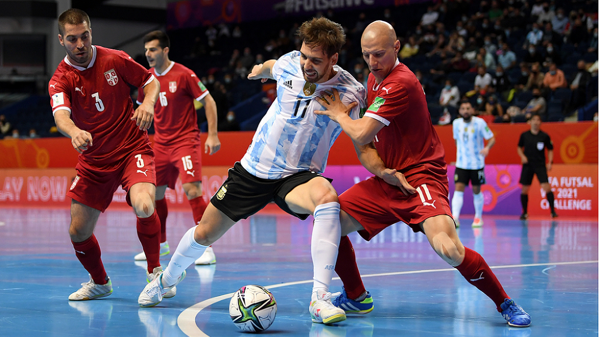 Argentina venció a Serbia y aseguró su pase a octavos