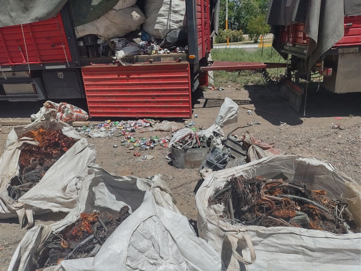 Secuestraron un camión con material no ferroso de dudosa procedencia