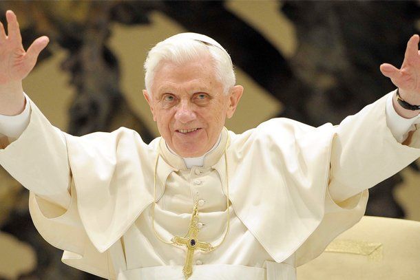 Ante miles de fieles, Benedicto XVI brinda su última audiencia