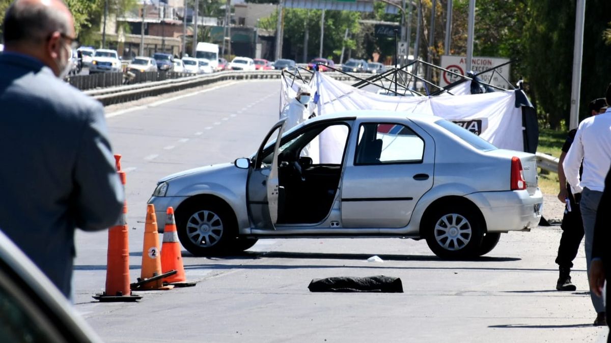 Murió una mujer y el conductor de una moto está grave