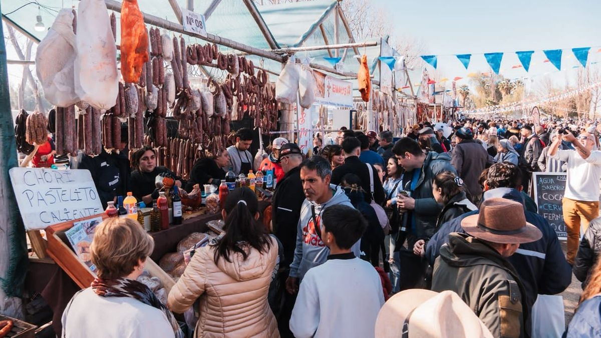 Con entrada gratuita, comenzó la Fiesta del Carneo Español: qué hacer, qué comer y cuánto cuesta