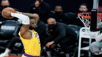 Lebron James fue clave en los minutos finales para el triunfo de Lakers. 