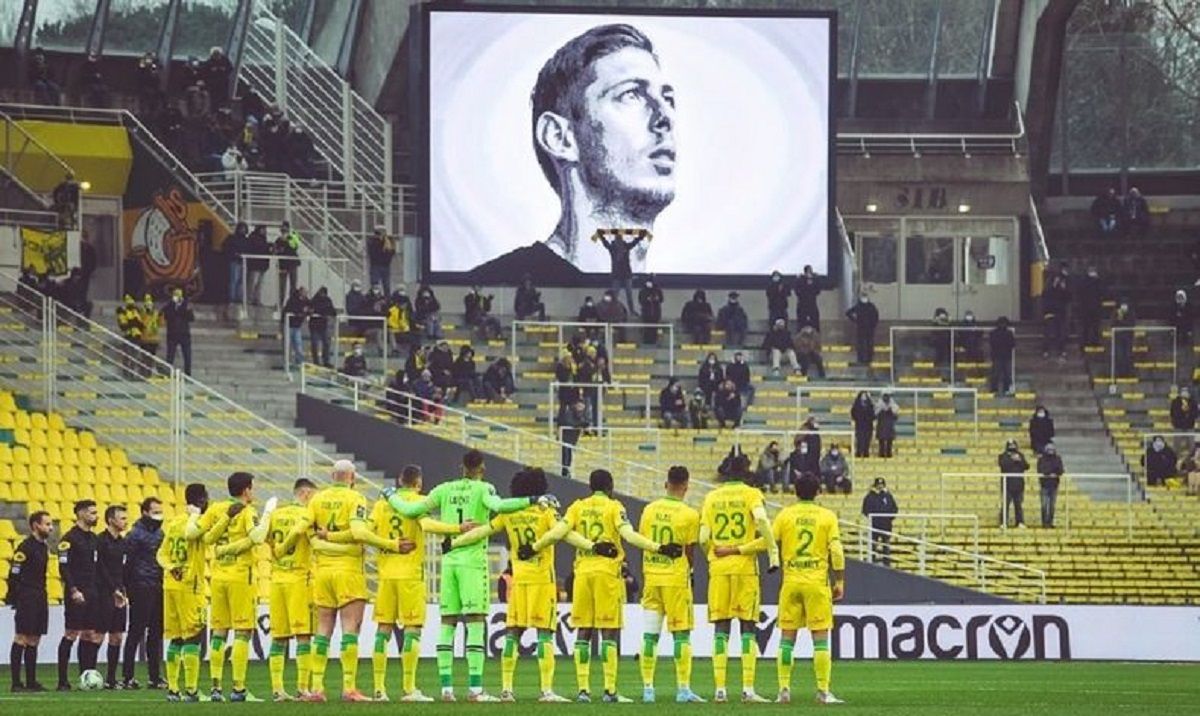 Nantes hizo un minuto de silencio y homenajeó a Emiliano Sala
