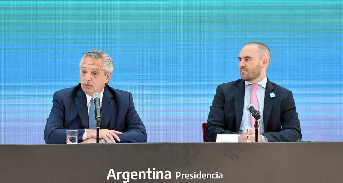 El presidente Alberto Fernández junto al ministro Martín Guzmán.