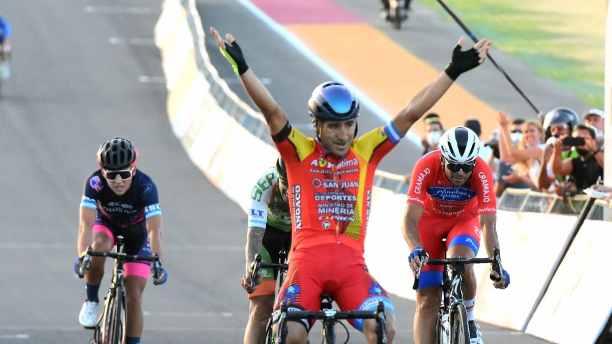 Ricardo Escuela se quedó con la primera etapa del Giro del Sol 2022. Fotos: Adrián Carrizo. 