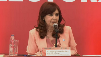 el posteo de cristina kirchner tras el veto universitario: transfuguismo politico