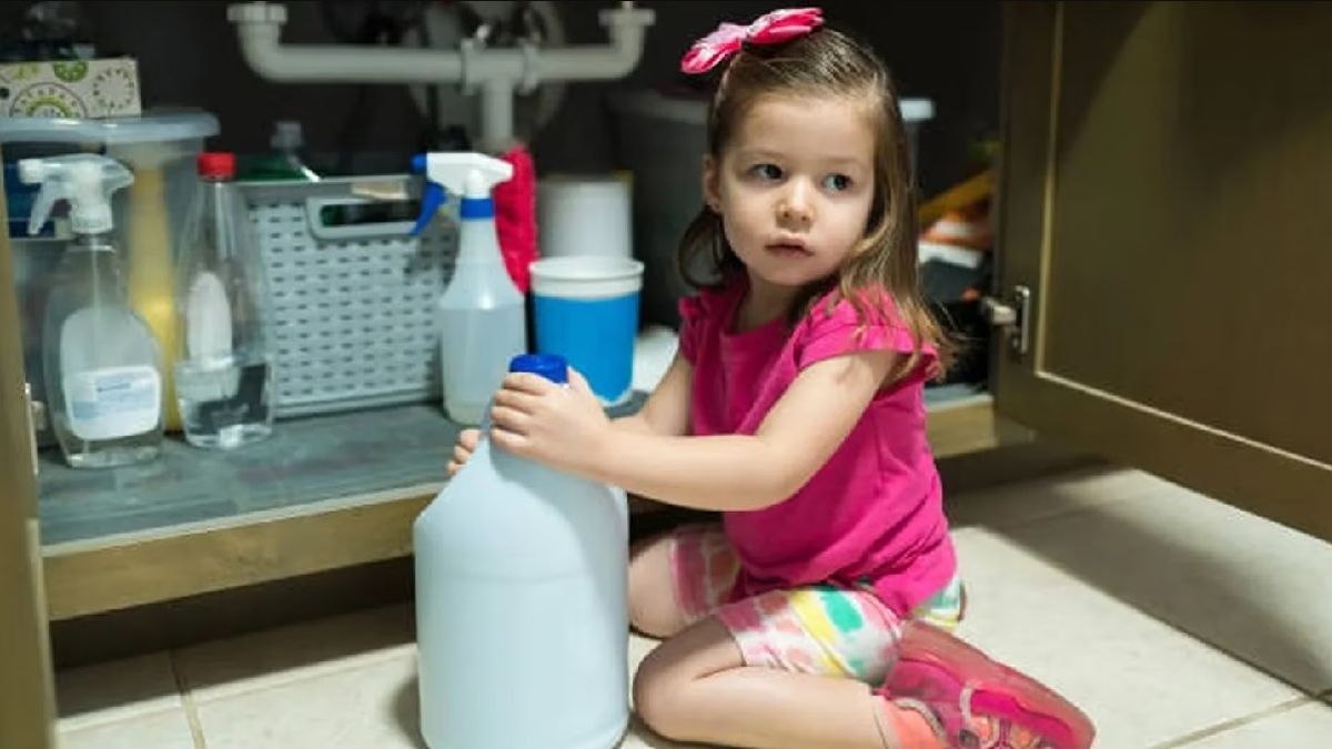 Tips para prevenir intoxicaciones de los niños en el hogar