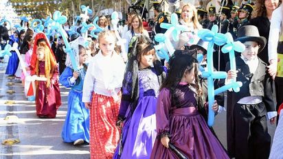 Desfile 25 de Mayo: show de aviones y visita de Los Patricios