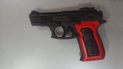 Un alumno llevó un arma de juguete a la escuela y causó revuelo