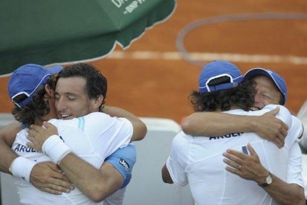 Ganó Mónaco y Argentina cerró un día brillante en la Copa Davis