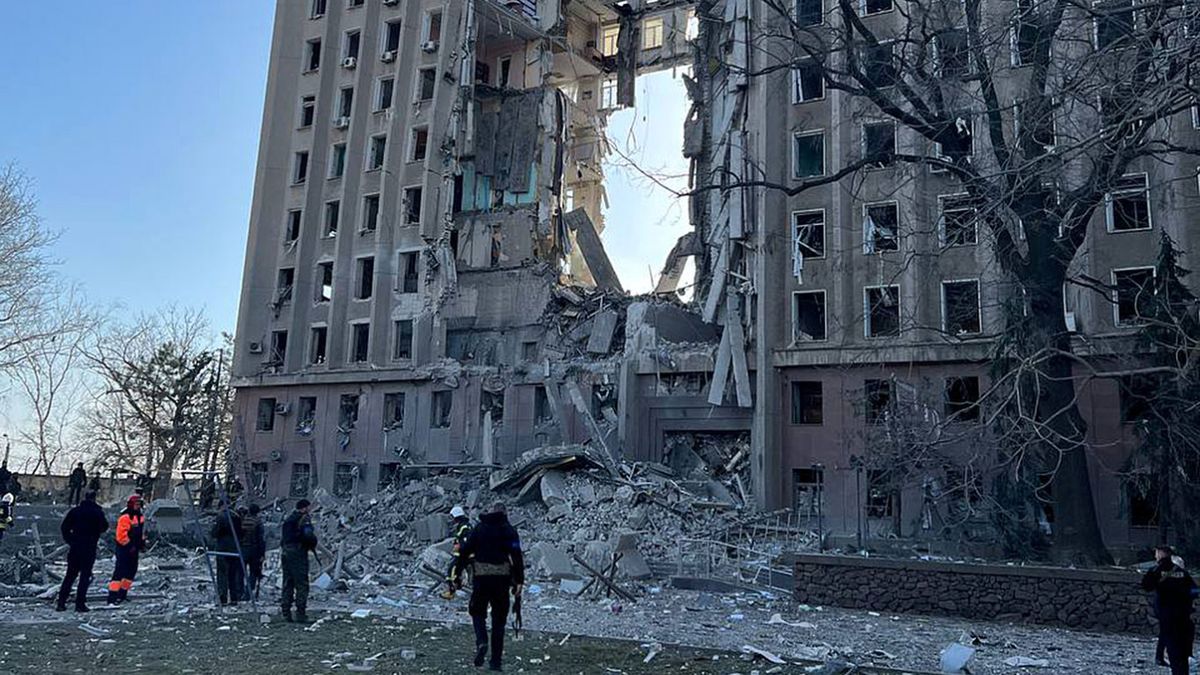 El ataque ruso alcanza el edificio de administración regional de Mikolaiv