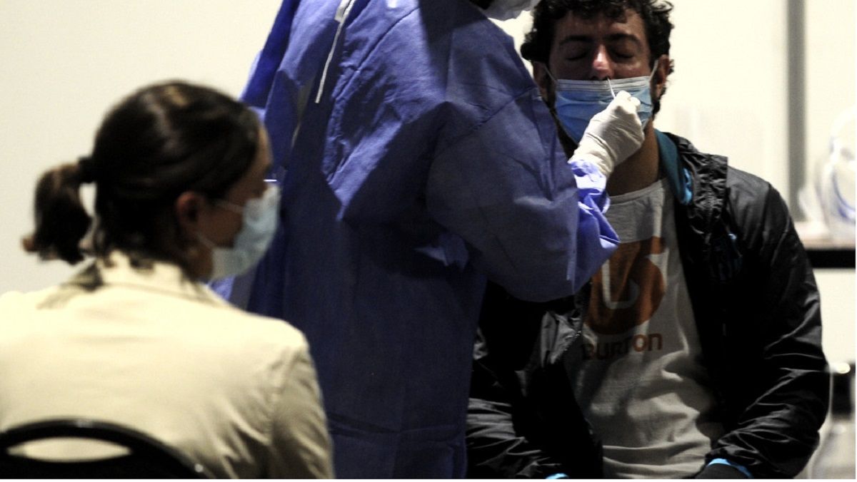 Covid-19 en Argentina: cayeron un 25% los contagios