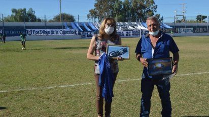 Unión homenajeó a la familia del Wey Zapata.