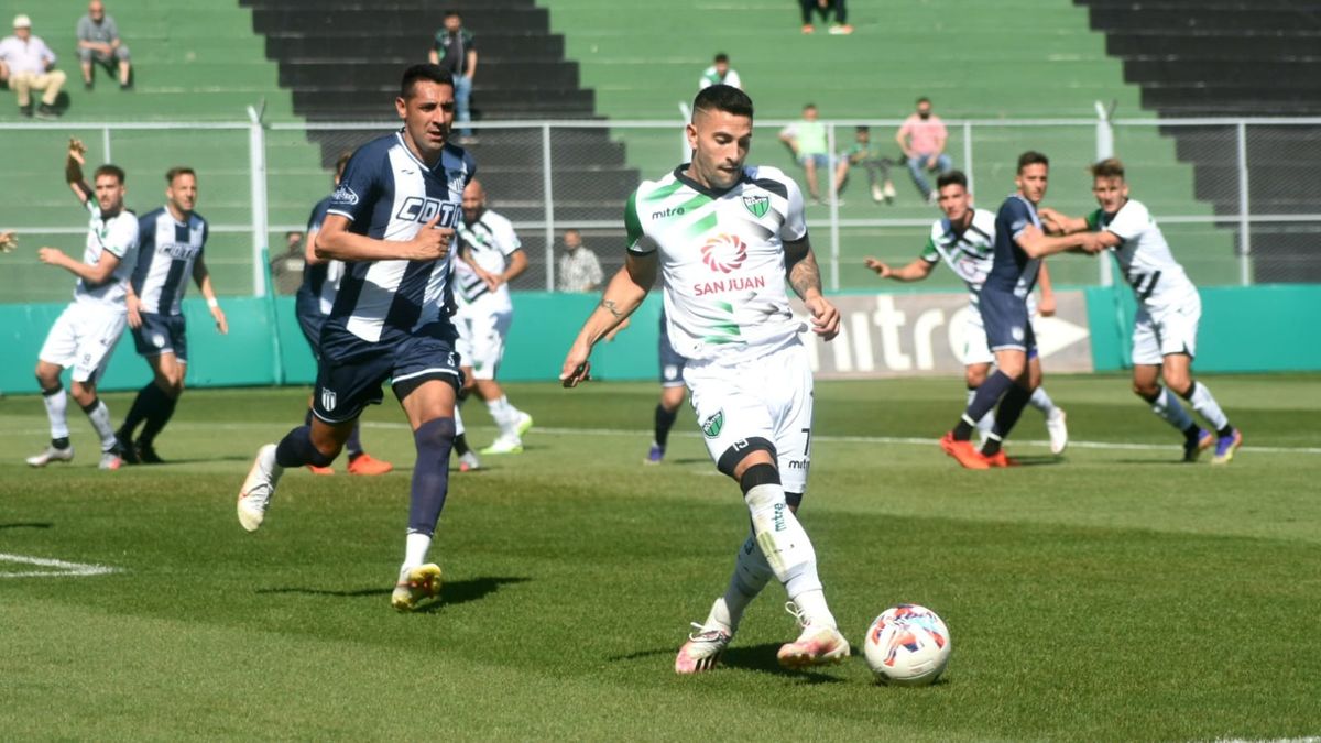 San Martín goleó a Tristán Suárez en el Hilario Sánchez. Fotos: Adrián Carrizo. 