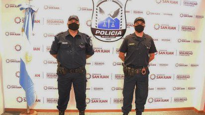 Policías que salvaron a un adolescente de morir. 