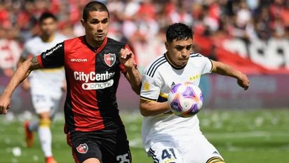 Newells juega con diez y le saca ventaja a Boca
