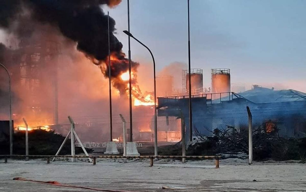 Una explosión en una refinería dejó tres muertos