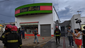 Pérdidas totales tras un feroz incendio en un reconocido local de telas