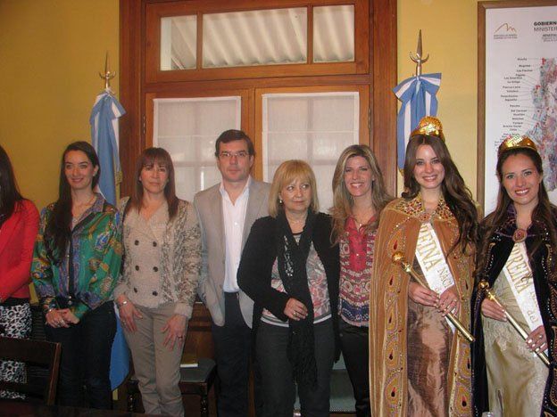Carolina Muñoz fue presentada como presidenta de la Comisión de Reinas