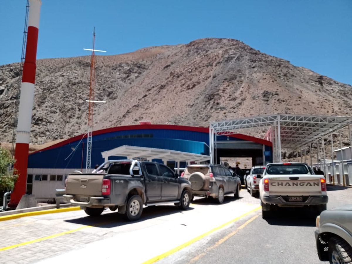 Rumbo a La Serena: unos 132 autos pasaron a Chile por Agua Negra