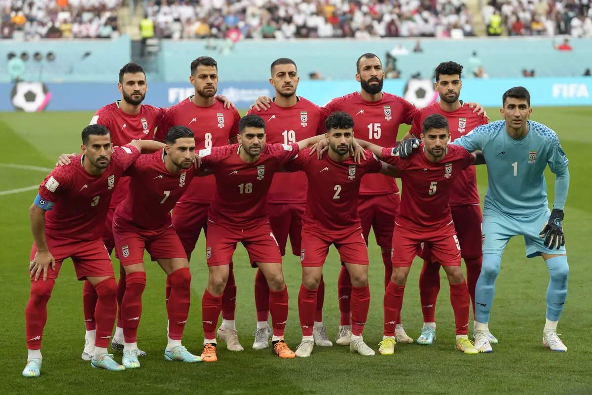 Por qué la selección iraní no cantó su himno nacional