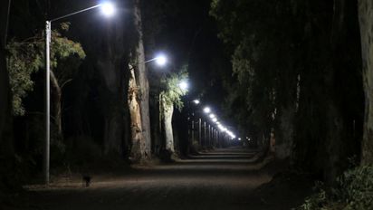 Iluminaron el camino a Punta del Monte en Angaco.