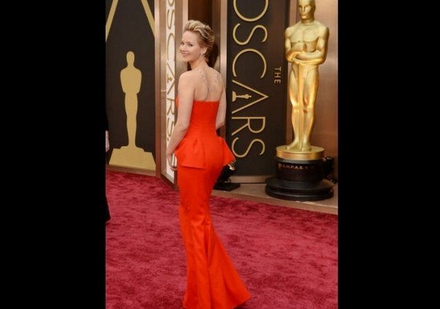 Jennifer Lawrence se volvió a caer en la entrega de los Oscar