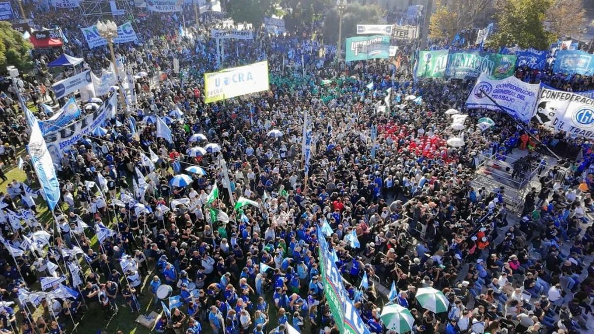 La CGT marchó a Plaza de Mayo con críticas a Milei: Se acabó la paciencia