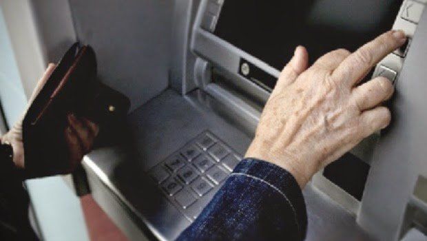 Capacitarán a los ancianos para que aprendan a usar el cajero automático