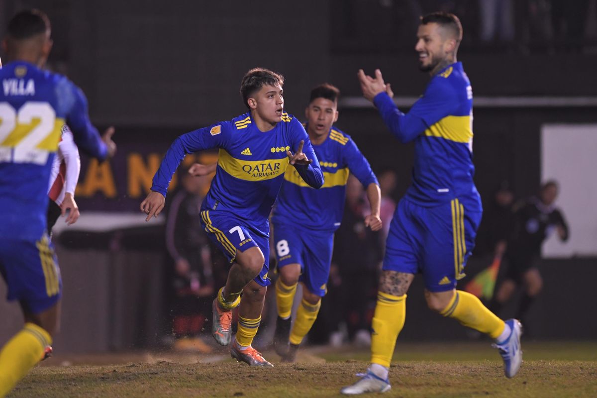 Papá por siempre: Boca goleó a Barracas Central y subió a lo más alto